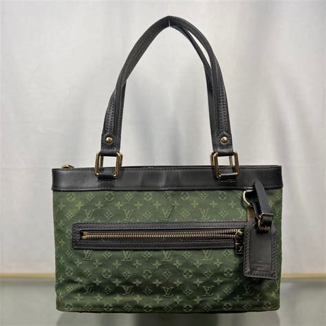 The Louis Vuitton tote bag worn by Rachel Green 